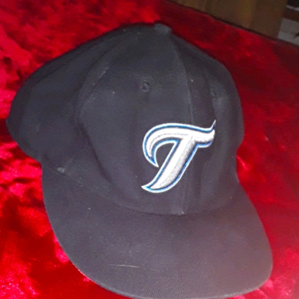 Toronto Blue Jay's MLB Velcro Back Baseball Hat